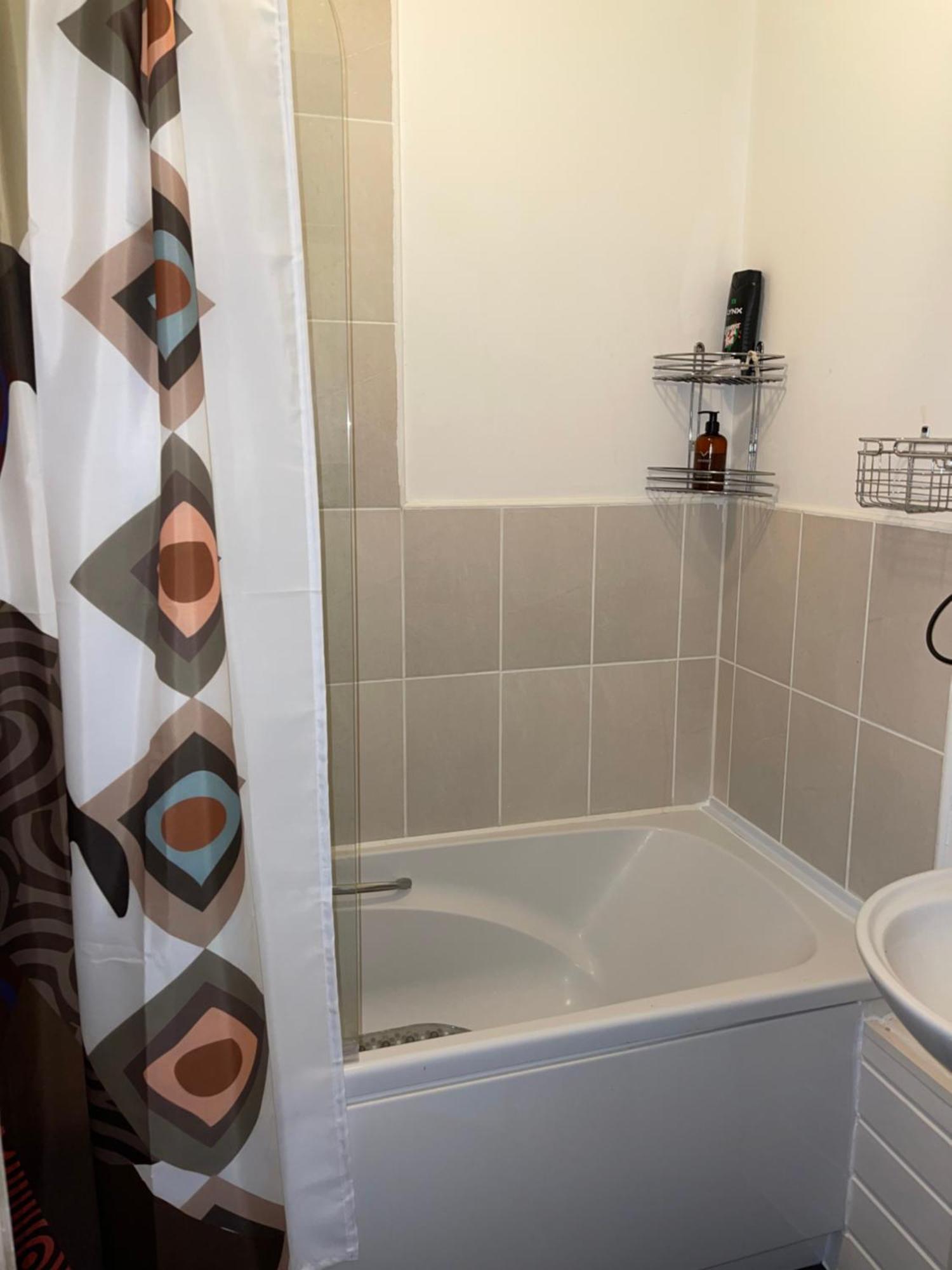 Crescent Apartment - Modern 1 Bedroom First Floor Goodmayes Екстер'єр фото