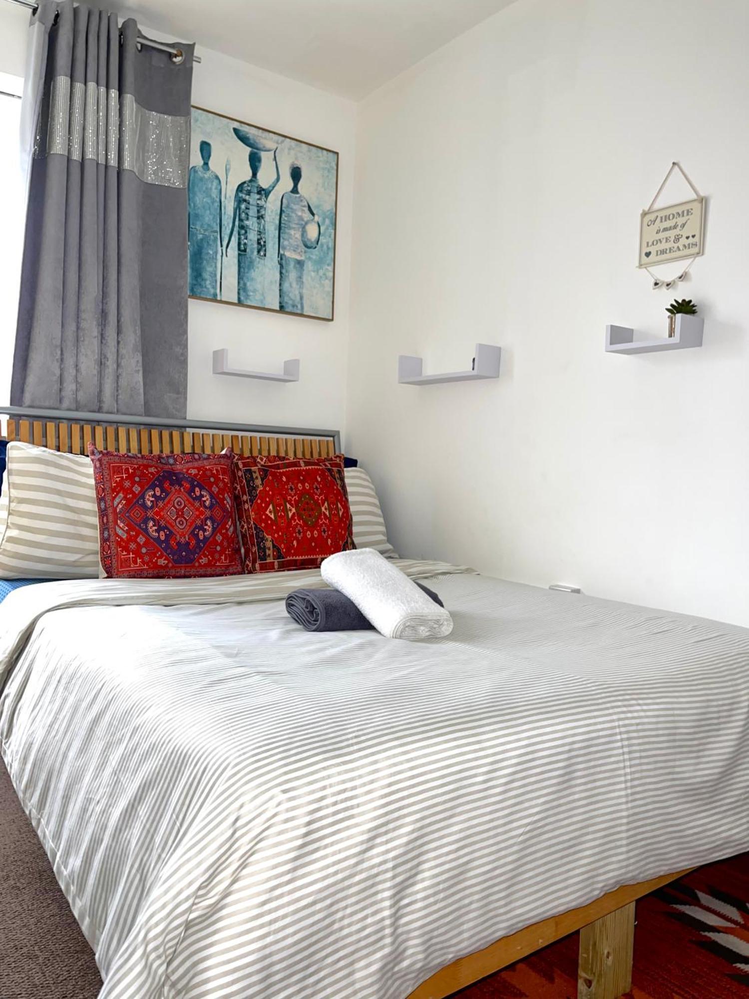 Crescent Apartment - Modern 1 Bedroom First Floor Goodmayes Екстер'єр фото